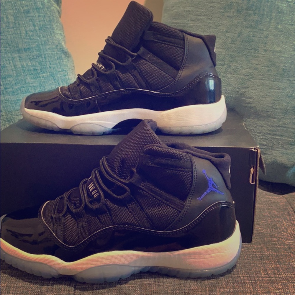 Air Jordan 11 Retro Space Jam 2016 release.